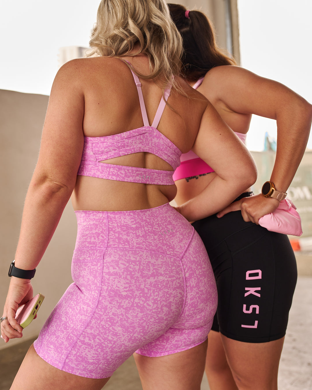 Campaign image of Fusion V-Contour Ultra High-Rise 6" Short Pockets - Energy Print Marshmallow - view 5