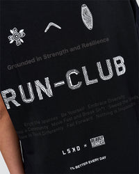 Duo wearing Deadly Runners Run Club FLXCotton Oversize Tee - Black | Model:Bella | Size:S | Model:Jaiden | Size:M | Thumbnail Index: 18