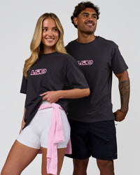 Duo wearing SoCal 26 FLXCotton Oversize Tee  - Onyx-Pink Rose | Model:Issy | Size:XS | Model:Xav | Size:L | Thumbnail Index: 6