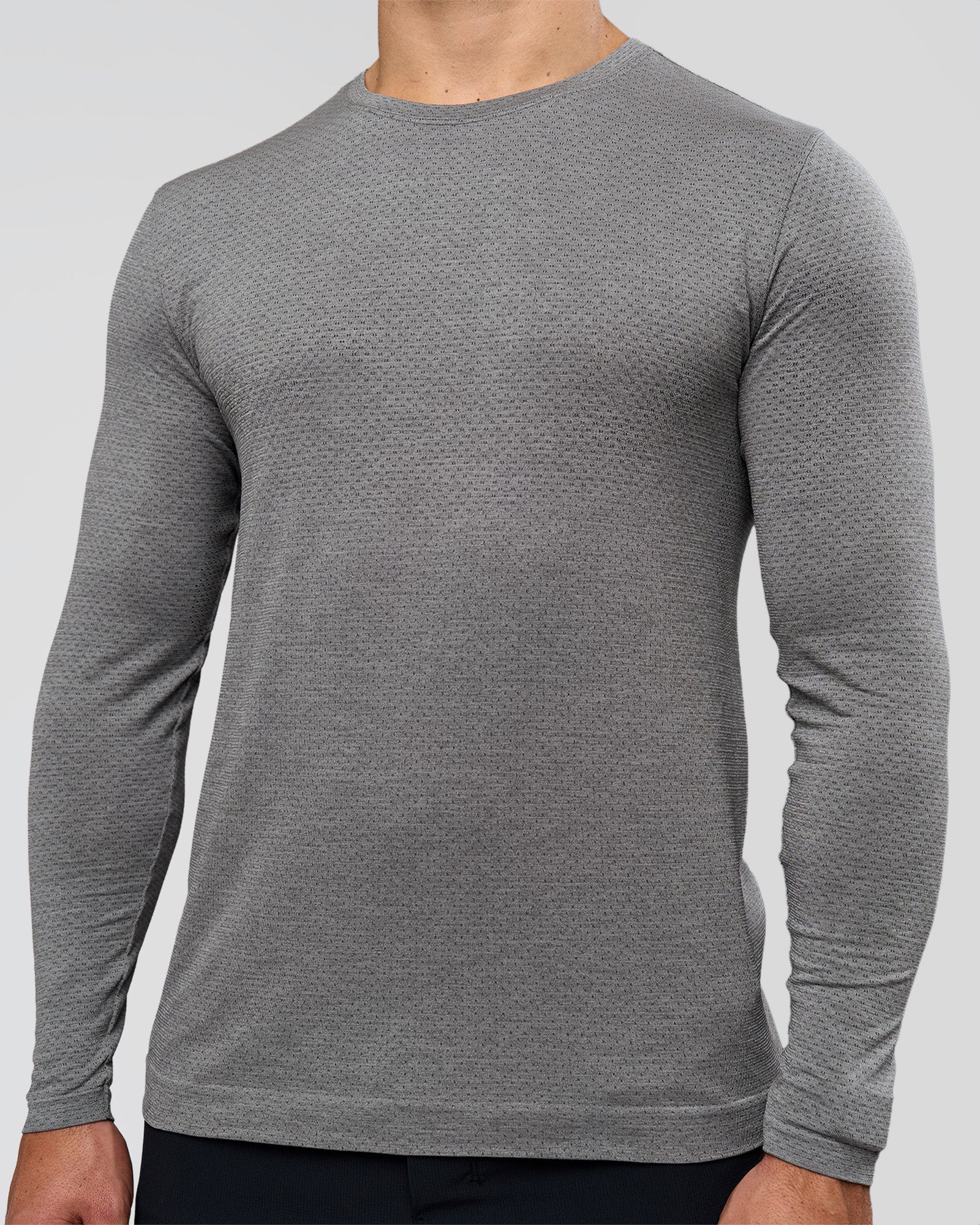 Man wearing AeroFLX+ Seamless Long Sleeve Tee (Set in Sleeve) - Dark Storm/Alloy | Model:Jaiden | Size:L