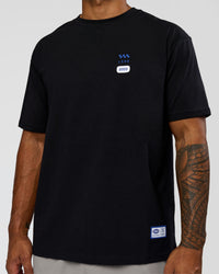 Man wearing Archive FLXCotton Oversized Tee - Black-Electric Indigo | Model:Xav | Size:L | Thumbnail Index: 3