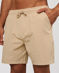 Man wearing Daily 7" Short 3.0 - Dunedust | Model:Albert | Size:M | Thumbnail Index: 0
