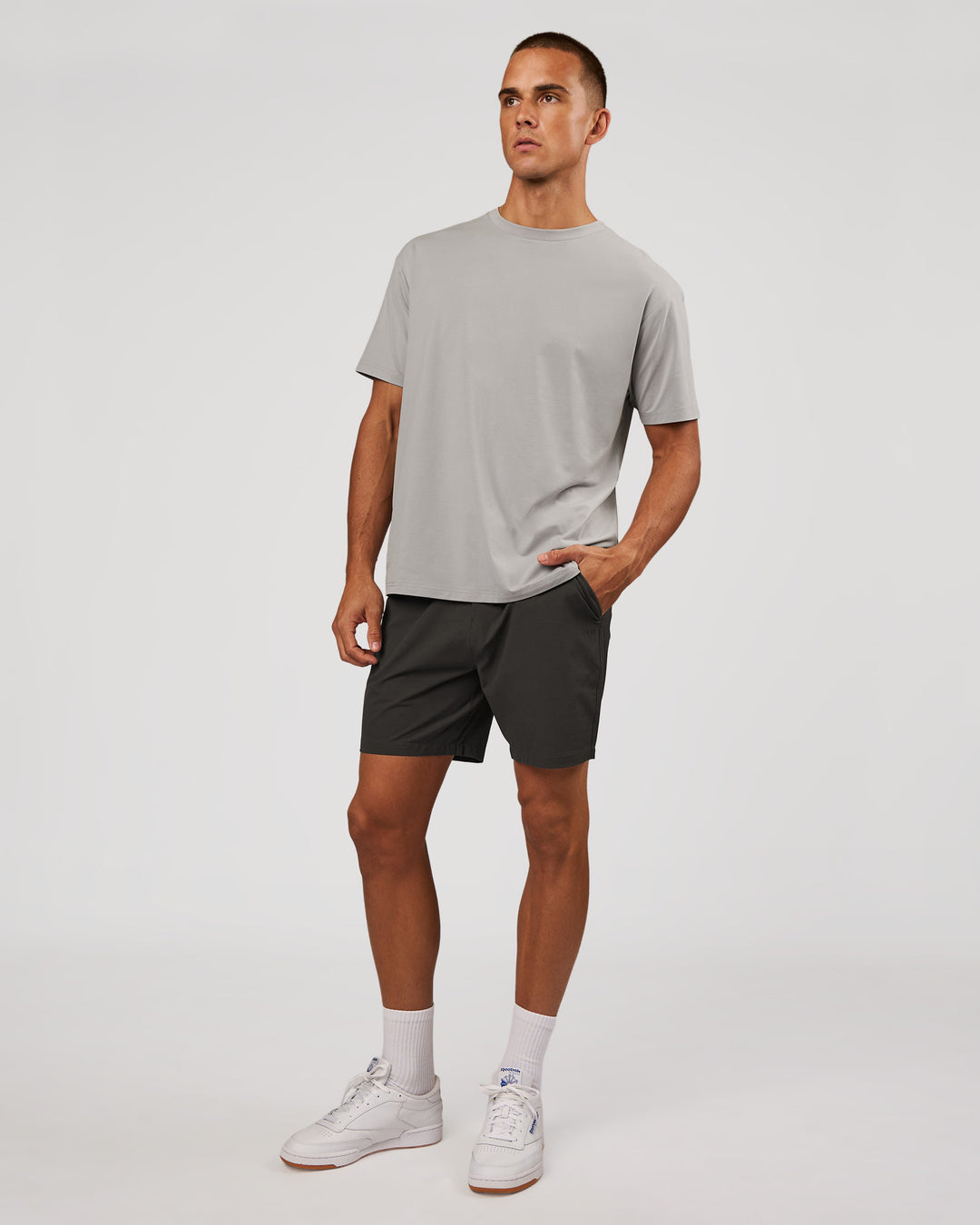 Man wearing Daily 7" Short 3.0 - Onyx | Model:Albert | Size:M - view 3