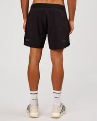 Man wearing Pace 5" Lined Running Short - Game Plan Black | Model:Albert | Size:M | Thumbnail Index: 4