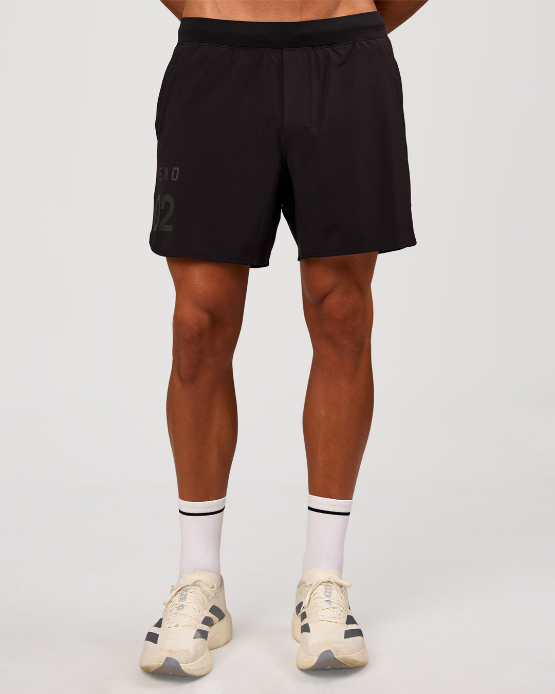 Man wearing Pace 5" Lined Running Short - Game Plan Black | Model:Albert | Size:M - view 7