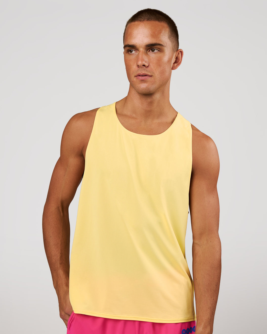 Man wearing Pace Running Tank 3.0  - Lemon | Model:Albert | Size:M - view 3