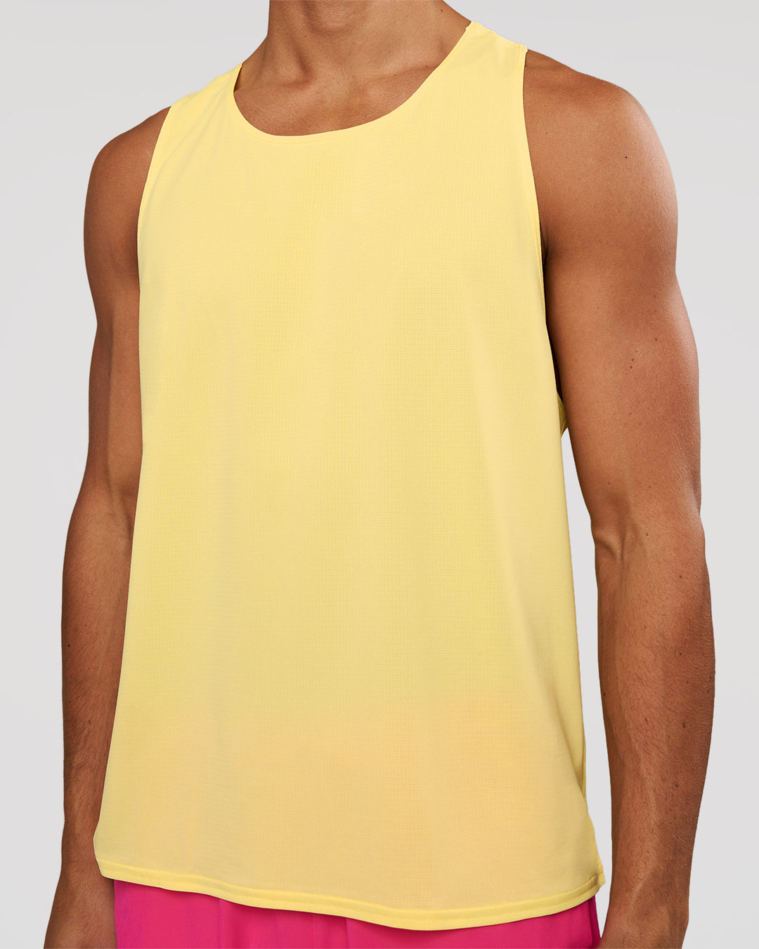 Man wearing Pace Running Tank 3.0  - Lemon | Model:Albert | Size:M - view 2