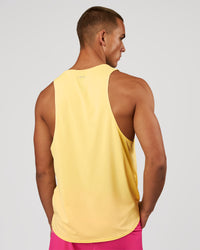 Man wearing Pace Running Tank 3.0  - Lemon | Model:Albert | Size:M | Thumbnail Index: 6