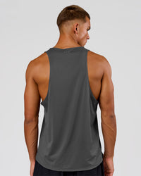 Man wearing Pace Running Tank 3.0 - Dark Storm | Model:Albert | Size:M | Thumbnail Index: 1