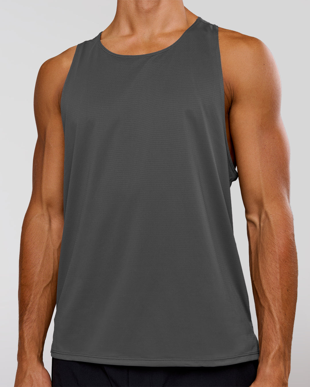 Man wearing Pace Running Tank 3.0 - Dark Storm | Model:Albert | Size:M - view 3