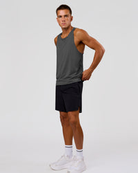 Man wearing Pace Running Tank 3.0 - Dark Storm | Model:Albert | Size:M | Thumbnail Index: 4