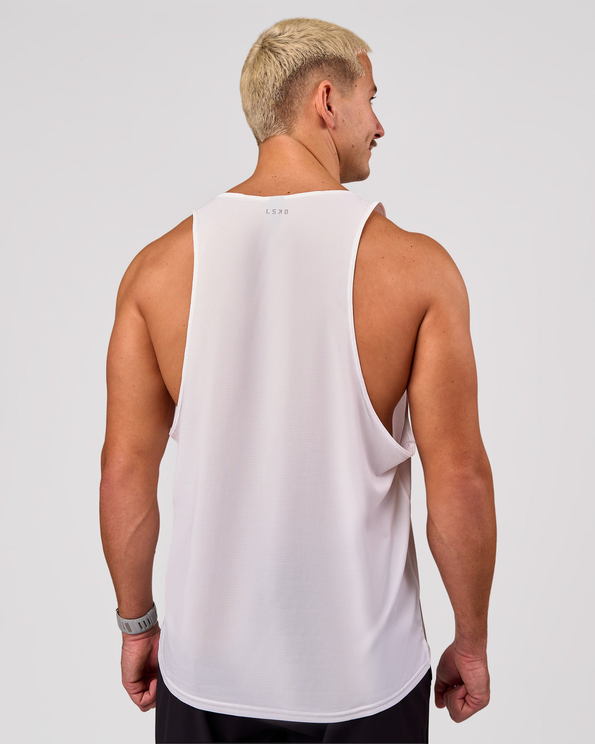 Man wearing Pace Running Tank 3.0  - White | Model:Jaiden | Size:M