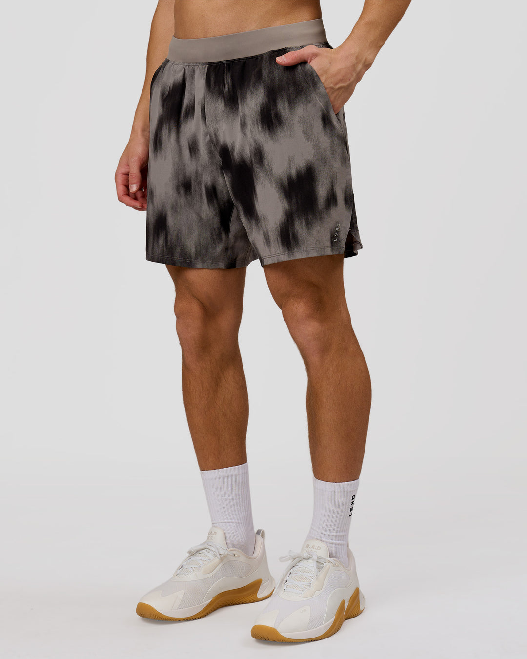 Man wearing Functional Training 7" Short - Bitmap Blur Storm Front | Model:Leandro | Size:M - view 4