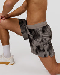 Man wearing Functional Training 7" Short - Bitmap Blur Storm Front | Model:Leandro | Size:M | Thumbnail Index: 4