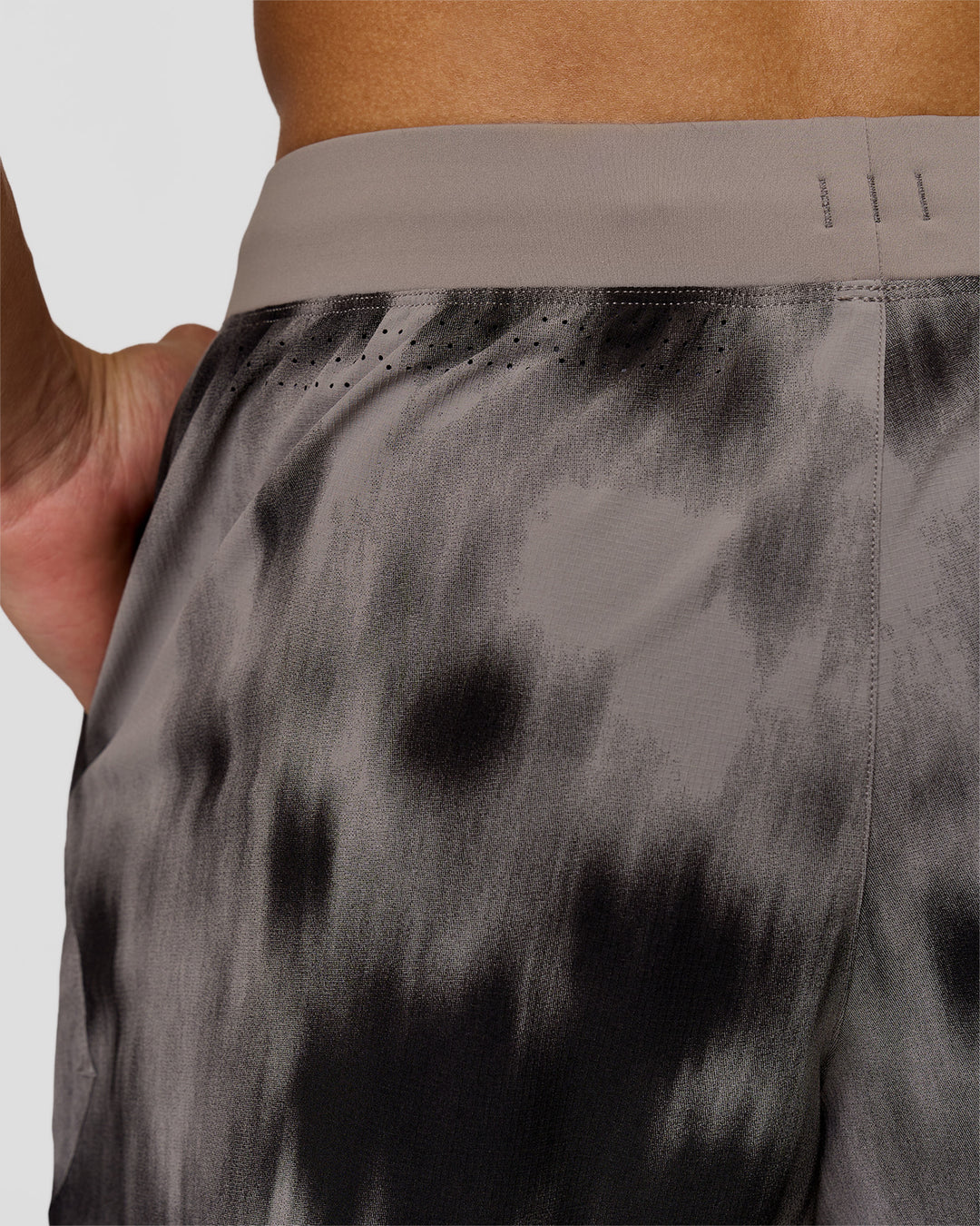 Man wearing Functional Training 7" Short - Bitmap Blur Storm Front | Model:Leandro | Size:M - view 7