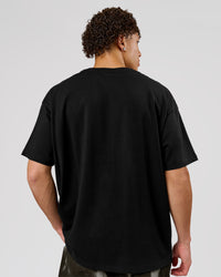 Man wearing Game Plan Heavyweight FLXCotton Oversized Tee - Black | Model:Leandro | Size:M | Thumbnail Index: 17