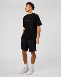 Man wearing VS1 Enjoy The Journey FLXCotton Oversize Tee - Black | Model:Leandro | Size:M | Thumbnail Index: 5