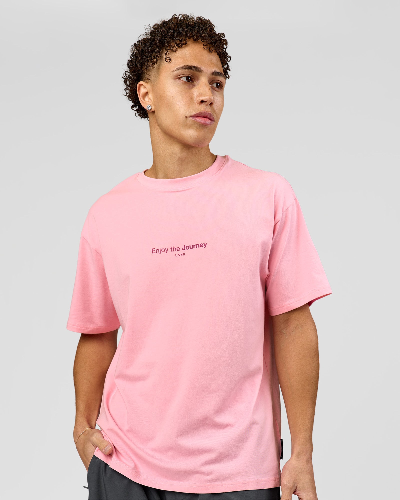 Man wearing VS1 Enjoy The Journey FLXCotton Oversize Tee - Pink Rose | Model:Leandro | Size:M