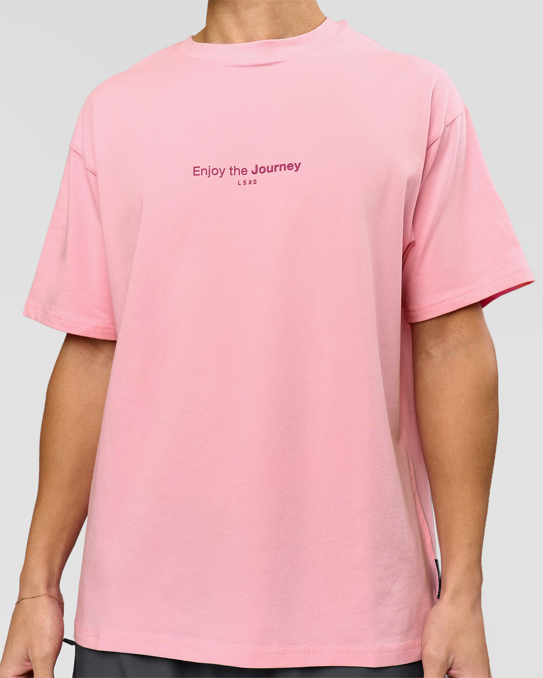 Man wearing VS1 Enjoy The Journey FLXCotton Oversize Tee - Pink Rose | Model:Leandro | Size:M - view 8