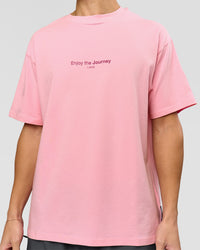 Man wearing VS1 Enjoy The Journey FLXCotton Oversize Tee - Pink Rose | Model:Leandro | Size:M | Thumbnail Index: 7