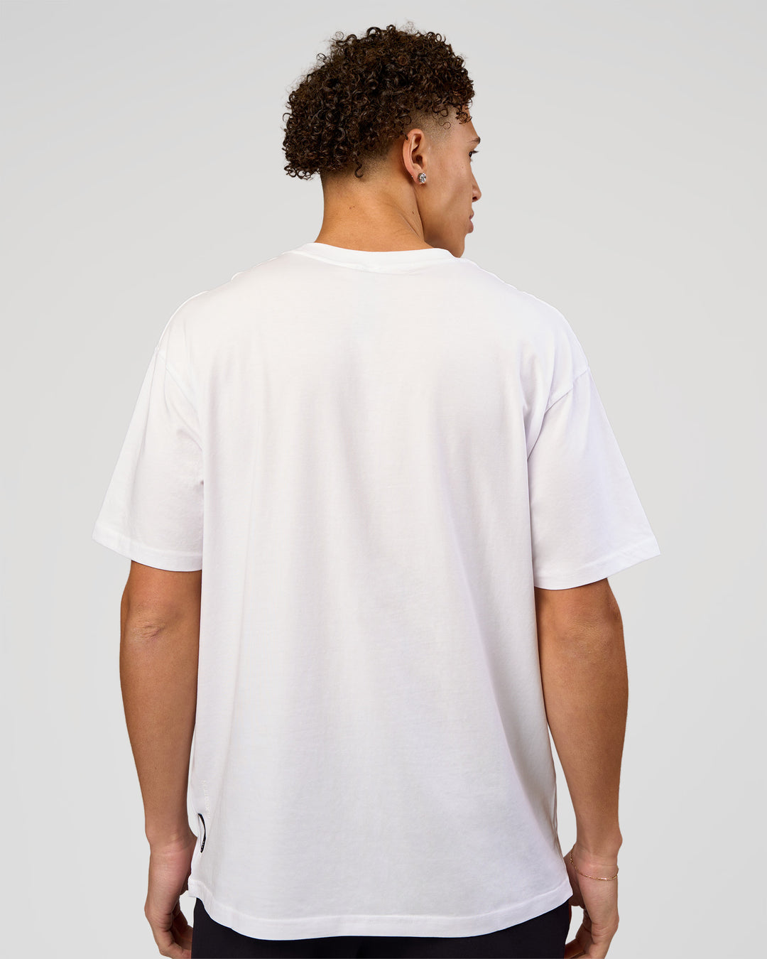 Man wearing VS6 1% Better FLXCotton Oversize Tee - White | Model:Leandro | Size:M - view 7