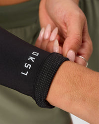 Studio image Pace Run Sleeves - Black | Thumbnail Index: 9