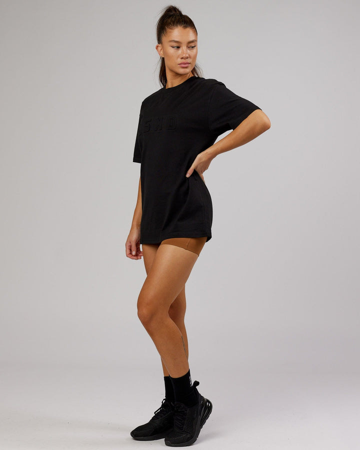 Woman wearing Unisex Stamped 2.0 Heavyweight Tee Oversize - Black