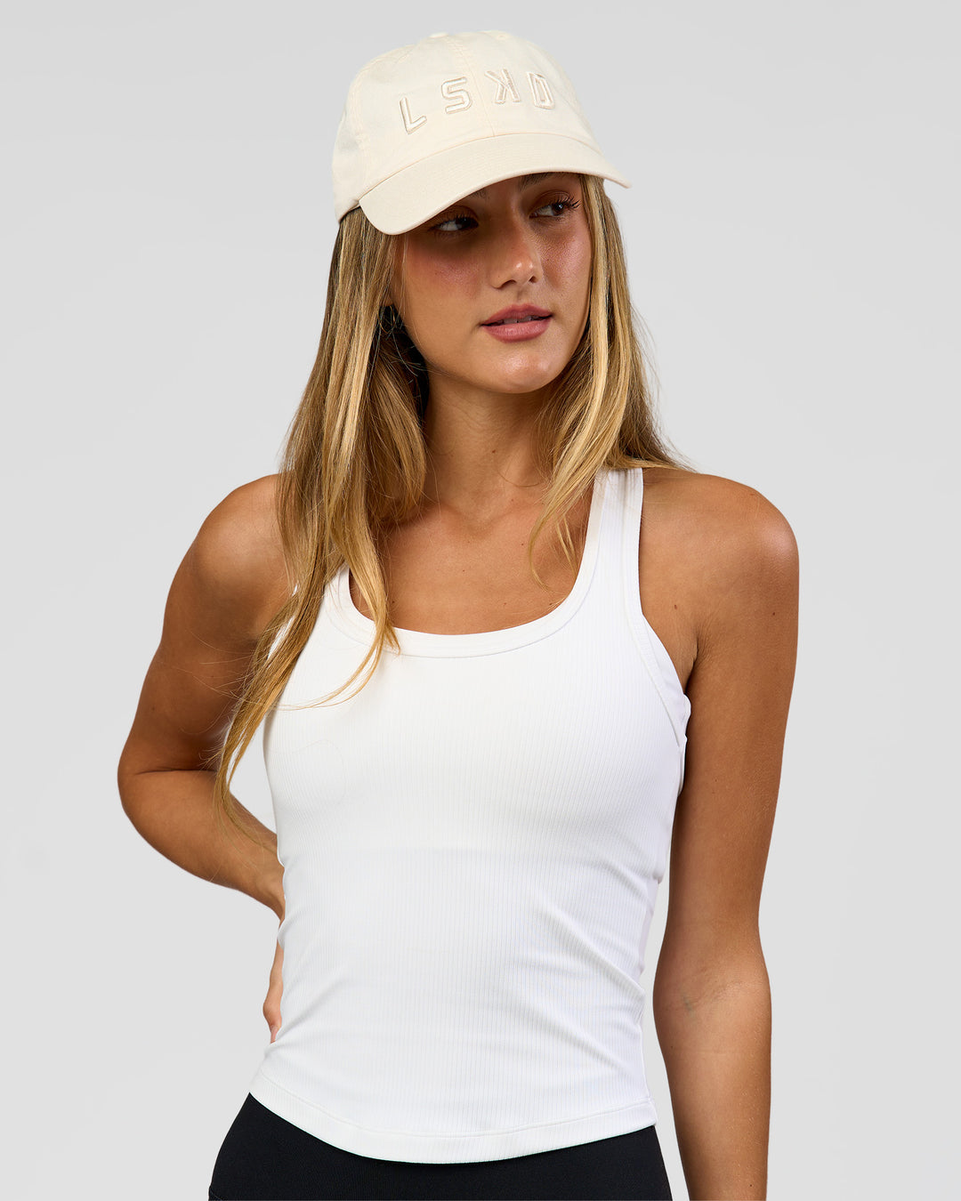 Woman wearing Daily Cap - Vaporous Gray | Model:Cap | Size:DAILY - view 10