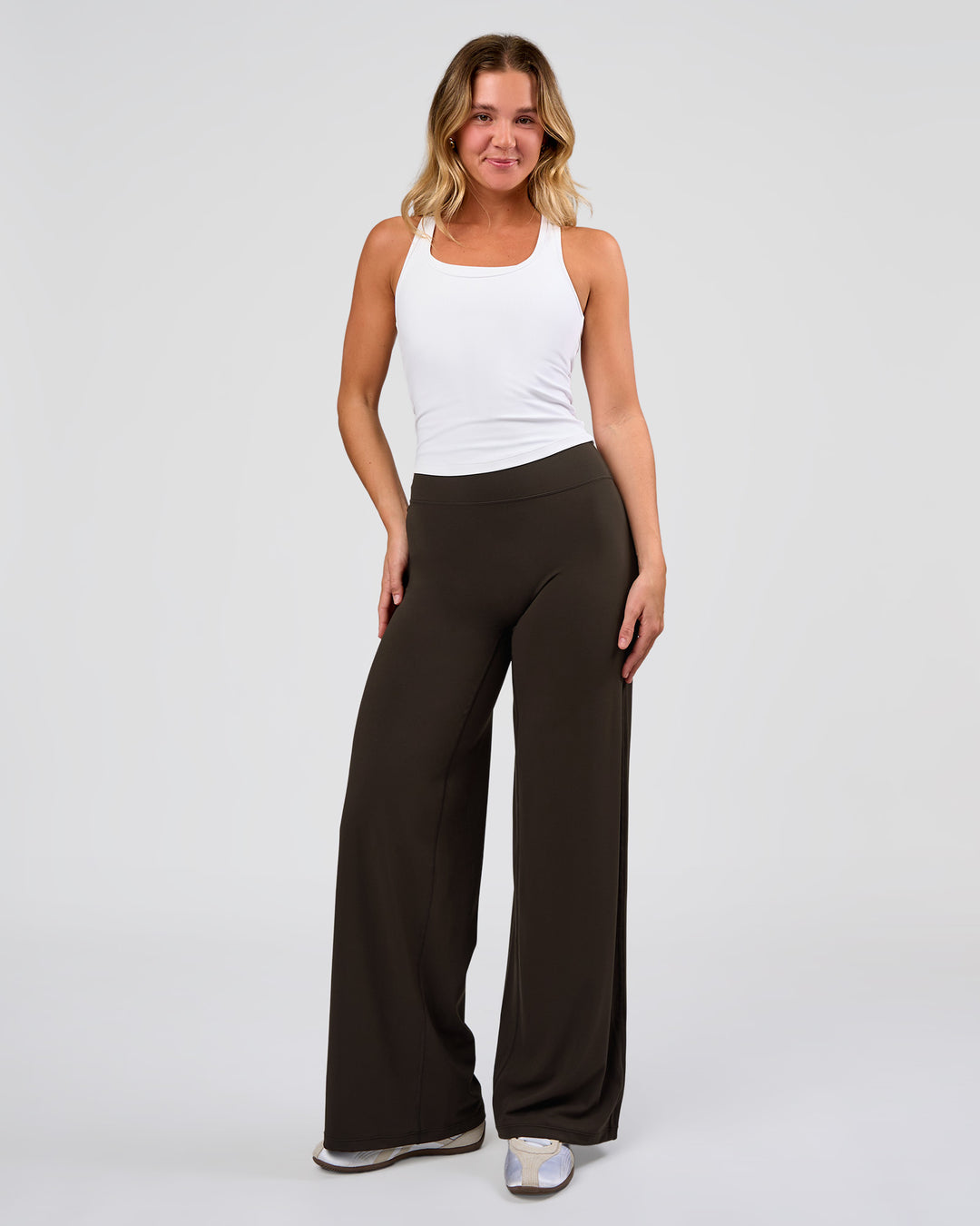 Woman wearing Elixir High-Rise Pant - Ground Coffee | Model:Amity | Size:S - view 7