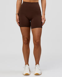 Woman wearing O.G. Fusion Ultra High-Rise 6" Short Pockets - Hot Chocolate | Model:Amity | Size:S | Thumbnail Index: 3