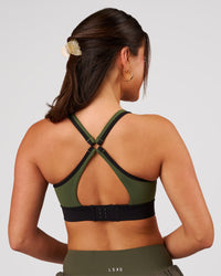 Woman wearing Distinction Sports Bra 2.0 - Pure Olive-Black | Model:Bianca | Size:S | Thumbnail Index: 2