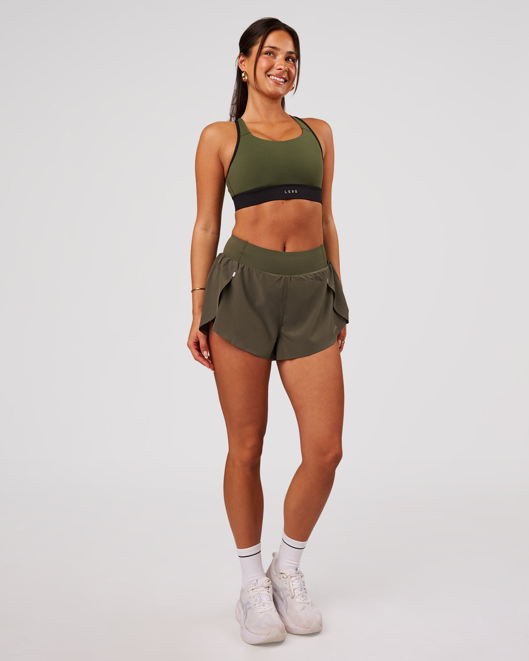 Woman wearing Distinction Sports Bra 2.0 - Pure Olive-Black | Model:Bianca | Size:S - view 6