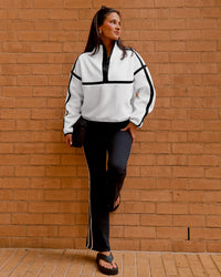 Woman wearing Expedition Pop Over - White-Black | Model:Bianca | Size:S | Thumbnail Index: 3
