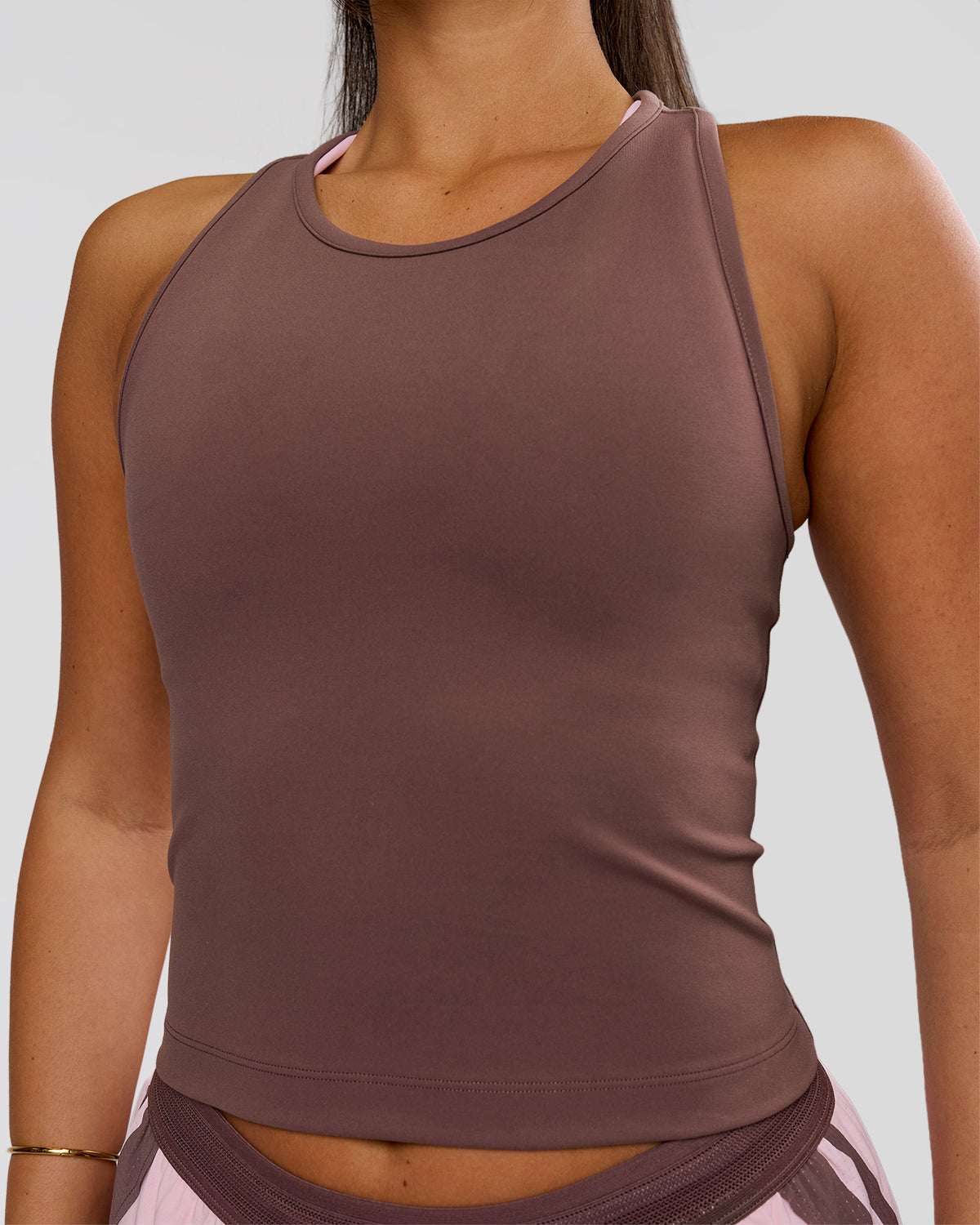 Woman wearing Flow Performance Tank 2.0 - Cocoa Powder | Model:Bianca | Size:S - view 1