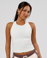Woman wearing Flow Performance Tank 2.0 - Off White | Model:Bianca | Size:S | Thumbnail Index: 1