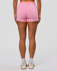 Woman wearing Fusion Contrast V-Waist High-Rise 4" Short Pockets - Pink Rose-Hyper Orange | Model:Bianca | Size:S | Thumbnail Index: 3