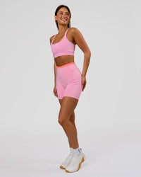 Woman wearing Fusion Contrast V-Waist High-Rise 6" Short Pockets - Pink Rose-Hyper Orange | Model:Bianca | Size:S | Thumbnail Index: 7