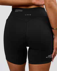 Woman wearing Fusion V-Contour High-Rise 6" Short Pockets - Black-Tech Department | Model:Bianca | Size:S | Thumbnail Index: 2