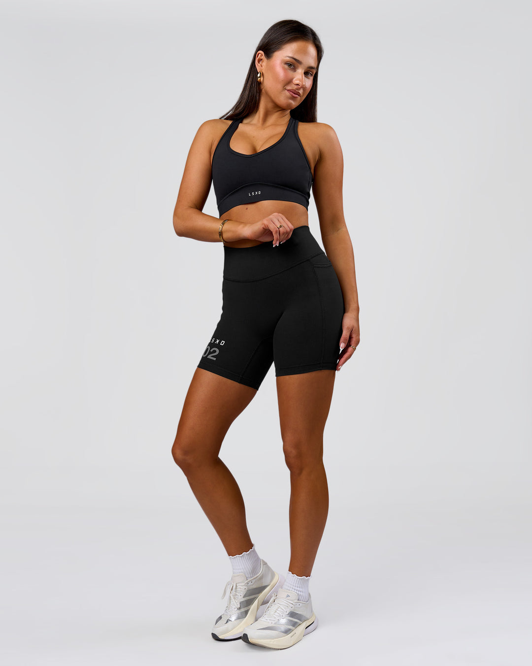 Woman wearing Fusion V-Contour High-Rise 6" Short Pockets - Black-Tech Department | Model:Bianca | Size:S - view 4