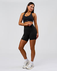 Woman wearing Fusion V-Contour High-Rise 6" Short Pockets - Black-Tech Department | Model:Bianca | Size:S | Thumbnail Index: 3