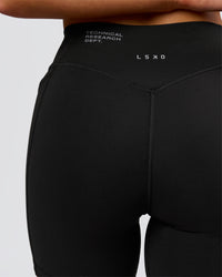Woman wearing Fusion V-Contour High-Rise 6" Short Pockets - Black-Tech Department | Model:Bianca | Size:S | Thumbnail Index: 6