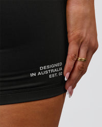 Woman wearing Fusion V-Contour High-Rise 6" Short Pockets - Black-Tech Department | Model:Bianca | Size:S | Thumbnail Index: 8