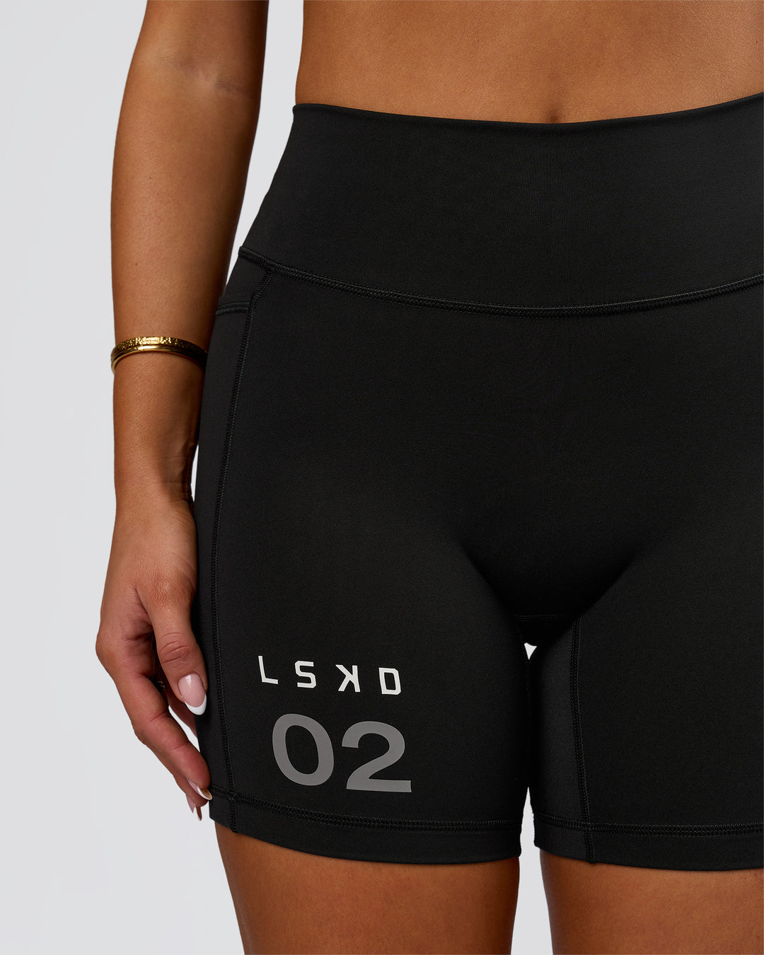 Woman wearing Fusion V-Contour High-Rise 6" Short Pockets - Black-Tech Department | Model:Bianca | Size:S - view 10