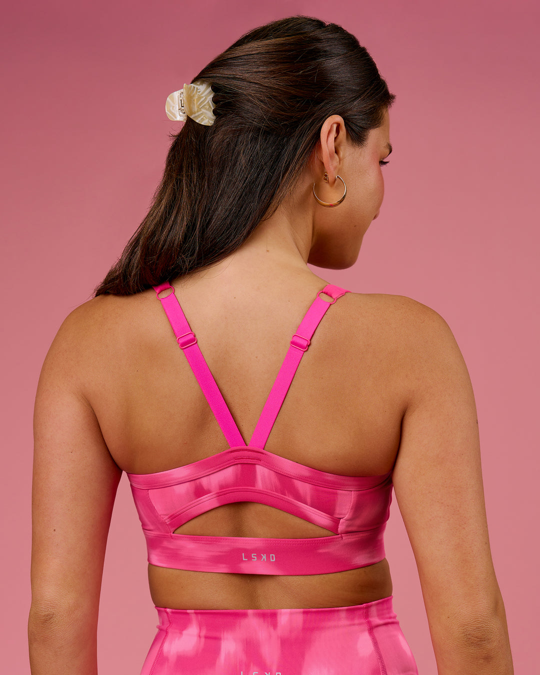 Woman wearing Momentum Sports Bra D/DD/E - Radiant Pink | Model:Bianca | Size:S - view 4