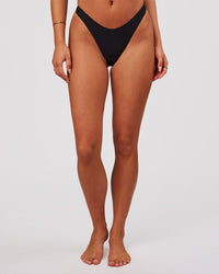 Woman wearing Zero Thong 2pk - Black | Model:Bianca | Size:S | Thumbnail Index: 5