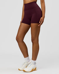Woman wearing Fusion Ultra High-Rise 4" Short Pockets - Cherry Lacquer | Model:Jordan | Size:S | Thumbnail Index: 6