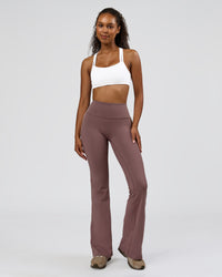 Woman wearing Fusion V-Contour Bind High-Rise Flared Legging - Cocoa Power-White | Model:Jordan | Size:S | Thumbnail Index: 4