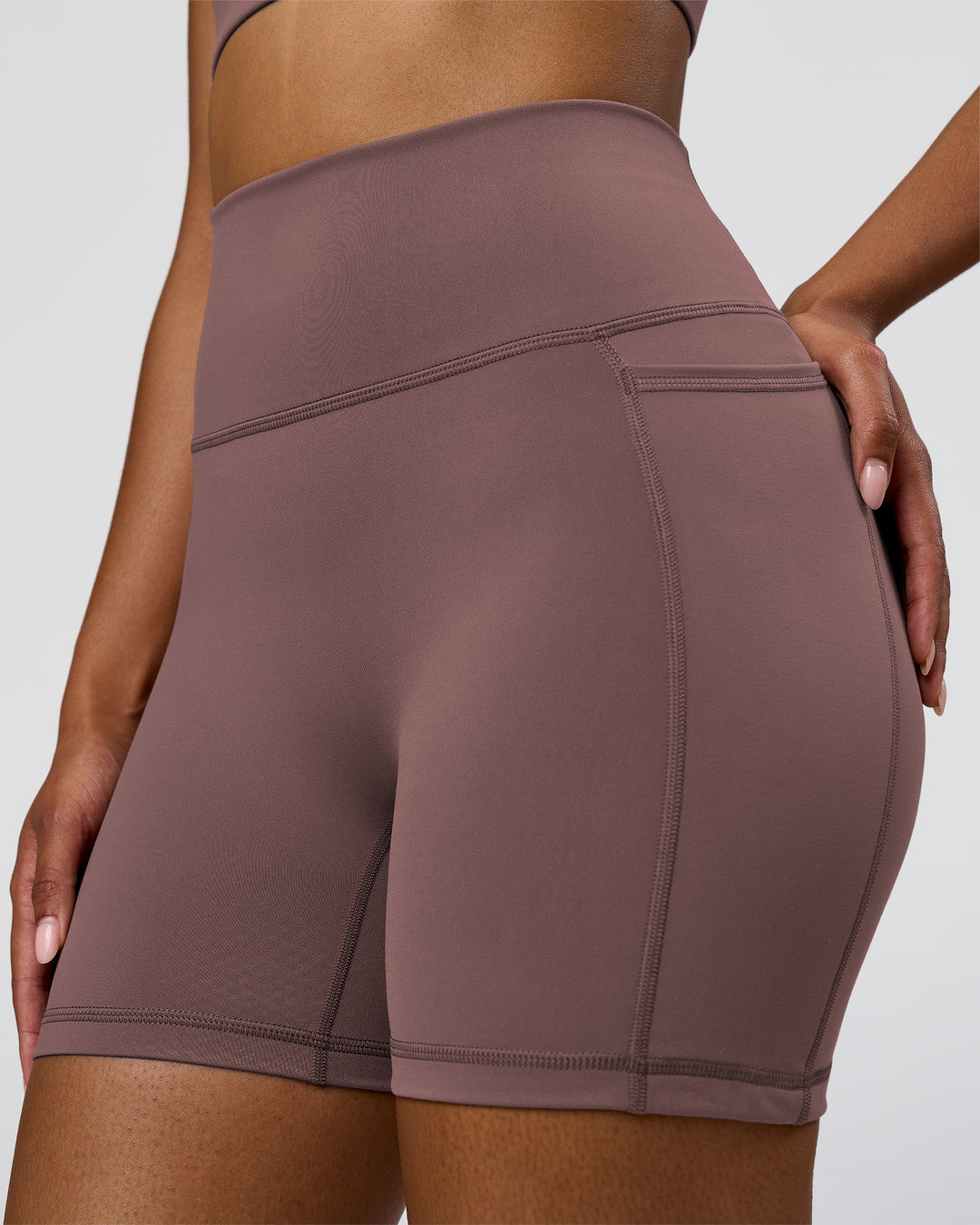 Woman wearing Fusion V-Contour Ultra High-Rise 6" Short Pockets - Cocoa Powder | Model:Jordan | Size:S - view 3