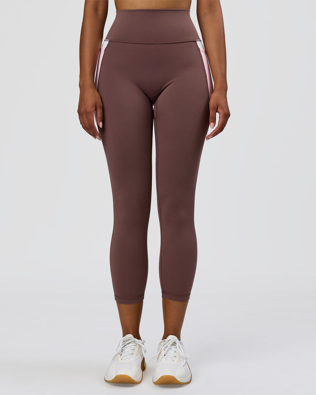 Woman wearing Fusion V-Contour Ultra High-Rise 7/8 Legging Pockets - Cocoa Powder-Marshmallow-White | Model:Jordan | Size:S - view 3