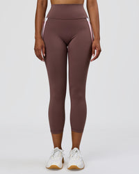 Woman wearing Fusion V-Contour Ultra High-Rise 7/8 Legging Pockets - Cocoa Powder-Marshmallow-White | Model:Jordan | Size:S | Thumbnail Index: 2